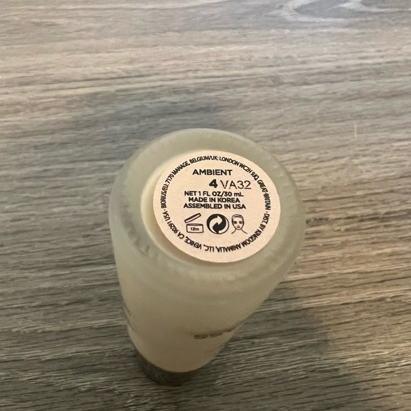 Ambient Soft Glow Foundation - Picture 4 of 5